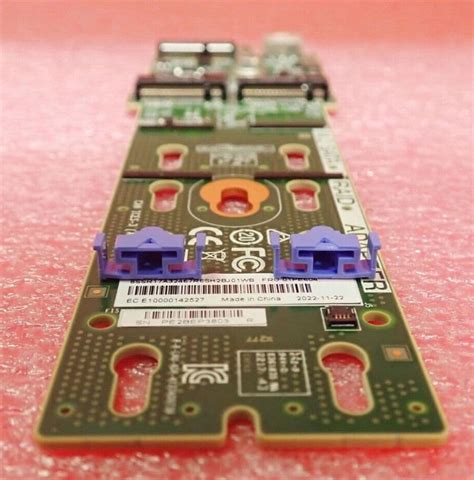 ThinkSystem M.2 SATA 2-Bay RAID Adapter. 